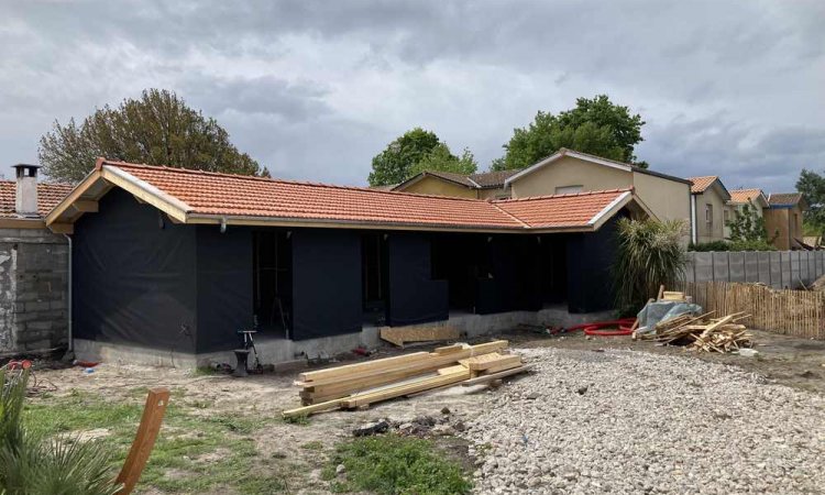 Travaux de couverture maison en L en bois - Léognan - CB​@TOITURES