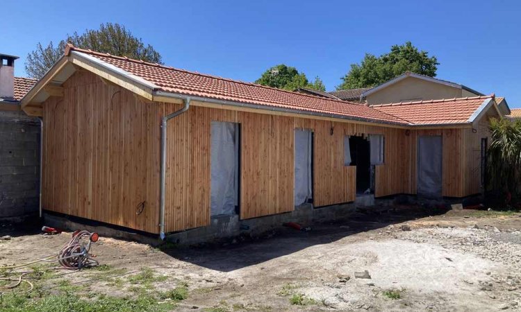 Travaux de couverture maison en L en bois - Léognan - CB​@TOITURES